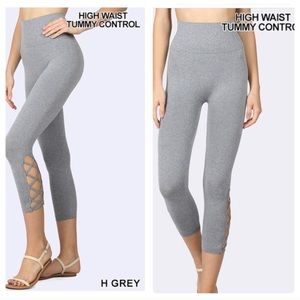NWT! Light Grey X-Cross Side Detail Capri Leggings